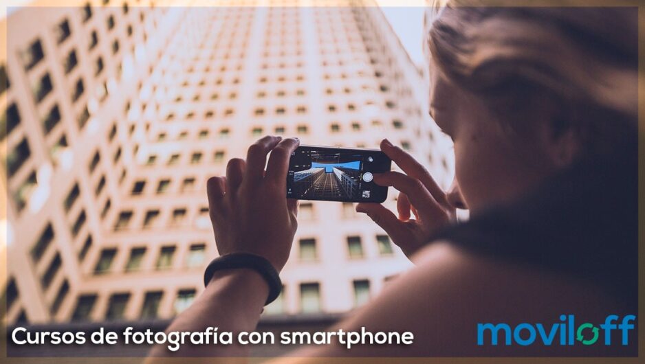 Cursos de fotografía con smartphone Cursos de fotografía con smartphone chica fotografiando edificio iphone telefono